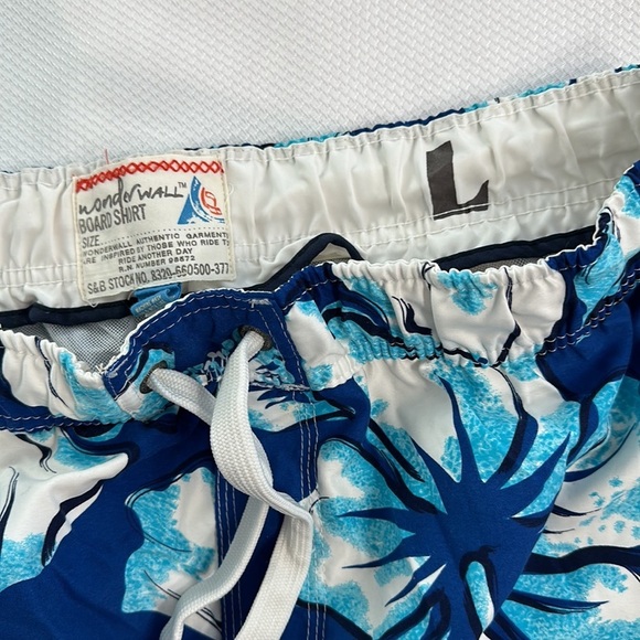 Men’s Hawaiian board shorts hibiscus flower - Picture 3 of 7